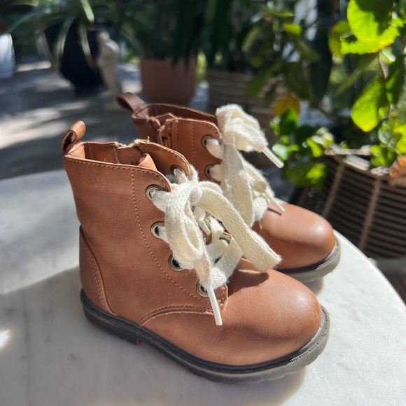 🤎🤍Cat & Jack 🤍🤎Boots - used good condition - Picture 1 of 9